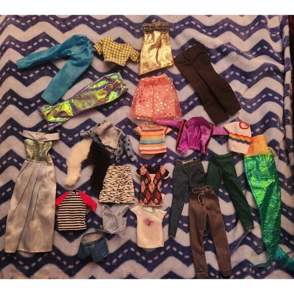 Barbie Clothes Lot - Picture 1 of 1